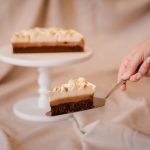 étcsokoládé, sós karamell, vanília torta