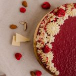 málna, fehércsoki, mandula torta