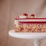málna, fehércsoki, mandula torta